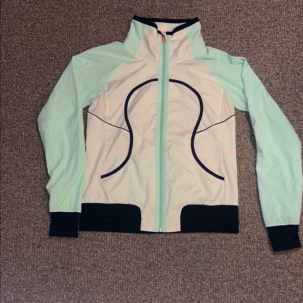 Lululemon windbreaker vintage with light green stripes